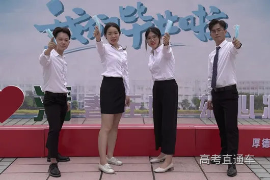 《罩样毕业》(组图)徐慧敏 (4).JPG 图片