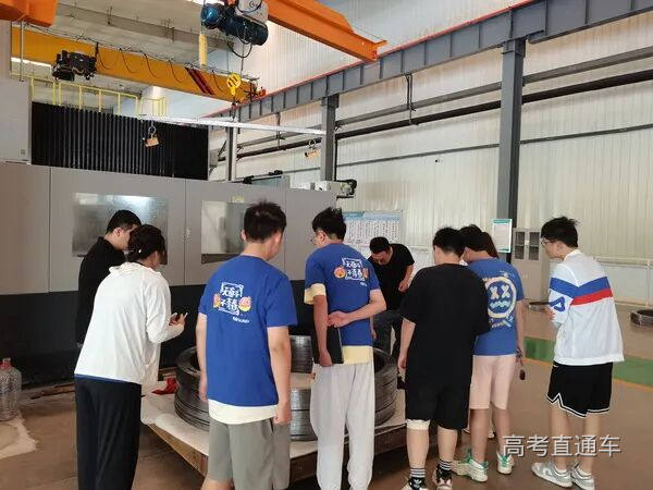 《上海教育》上海电力大学:专业链熔接产业链,学科端直通需求端,“以破带立”重构能源人才生产线 | 应用型人才这样培养