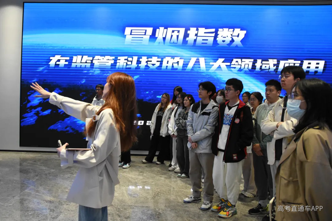 硬件条件2:走进校外实习基地.jpg