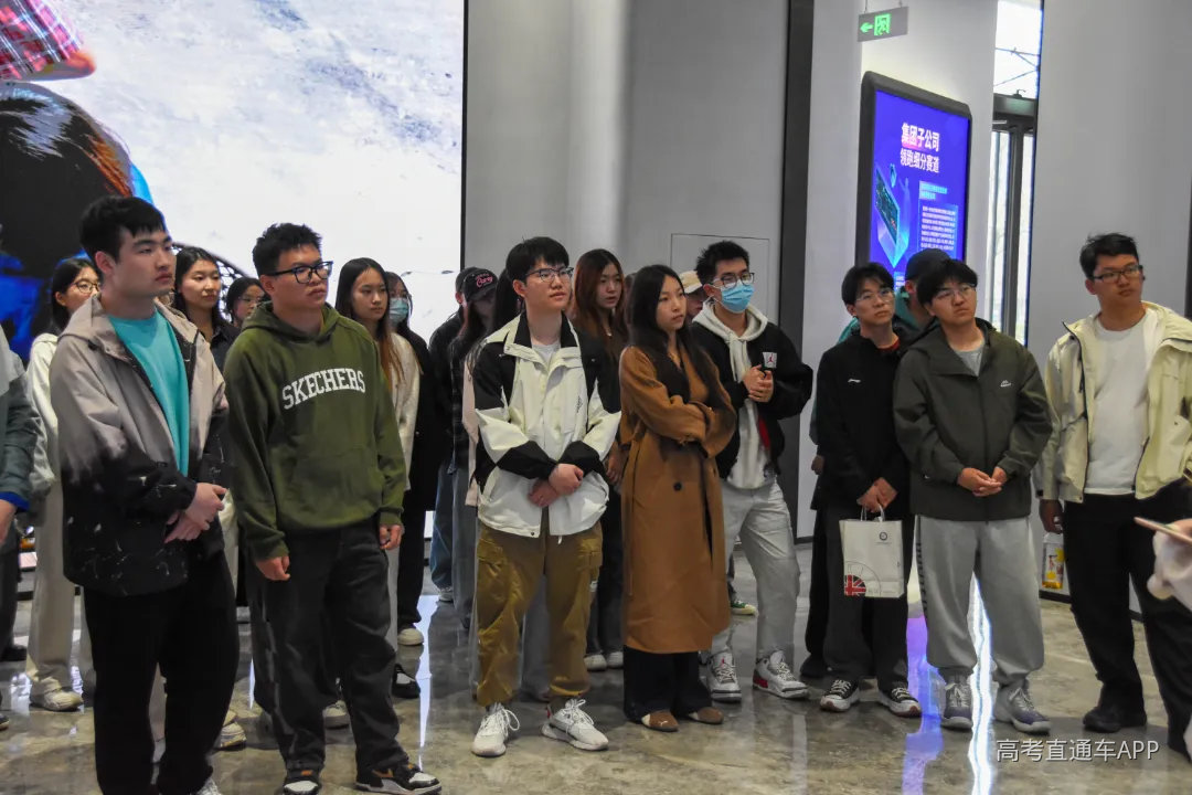 硬件条件1:赴校外实习基地参观考察.jpg