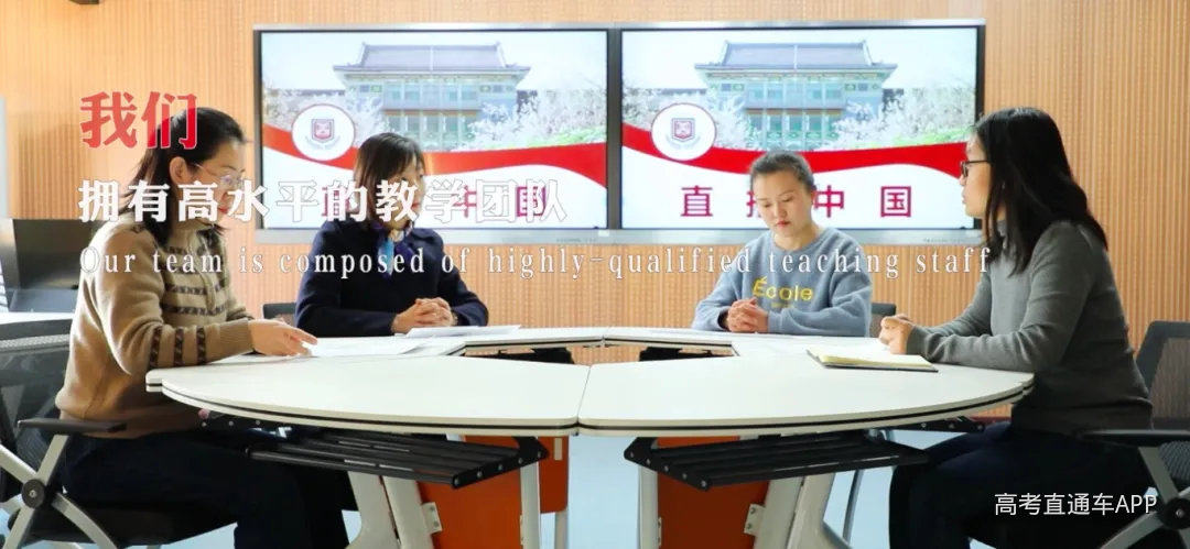 20 “直播中国”项目组成员在进行授课研讨.png