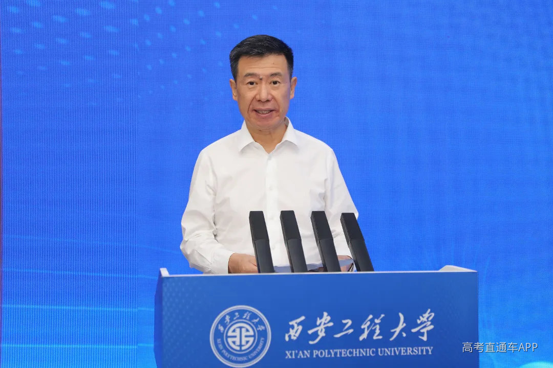 陕西省人大常委会副主任郭青同志.JPG
