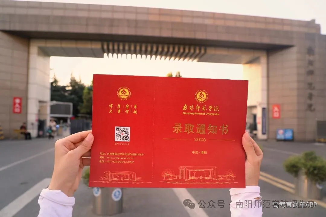 校门.JPG