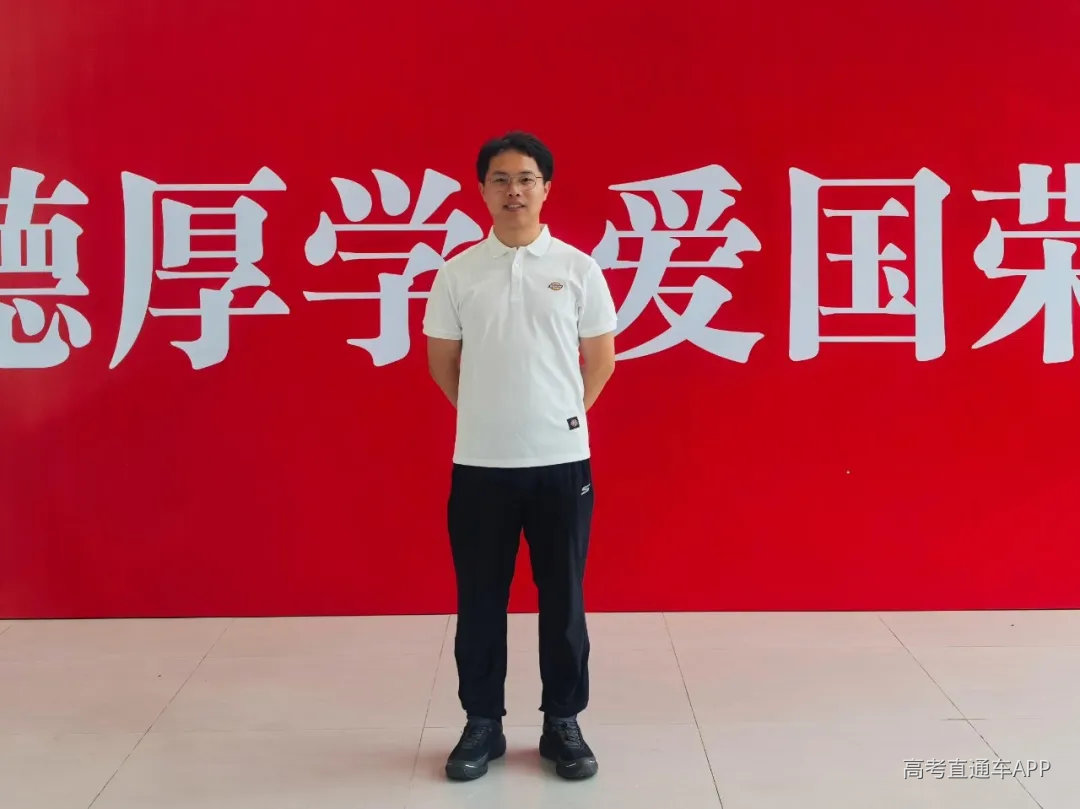 何飞熊.jpg