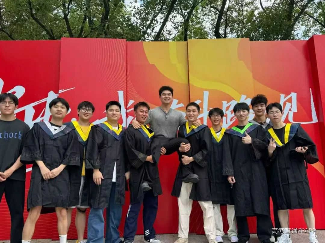 水利与土木工程学院26级新生辅导员 阳华.jpg